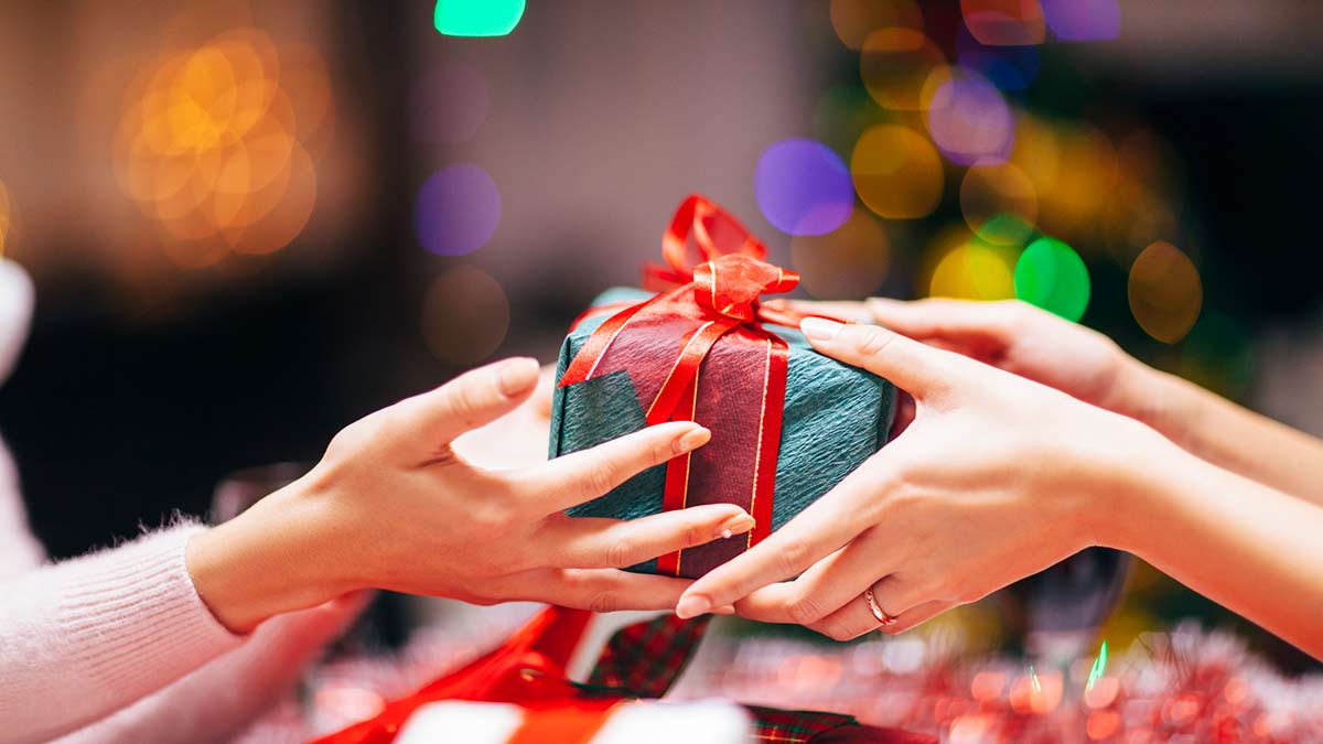 Exchanging green present with red bows Exchanging green present with red bows