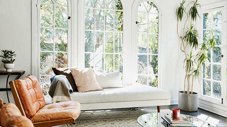 Open living room with vintage and modern pieces 