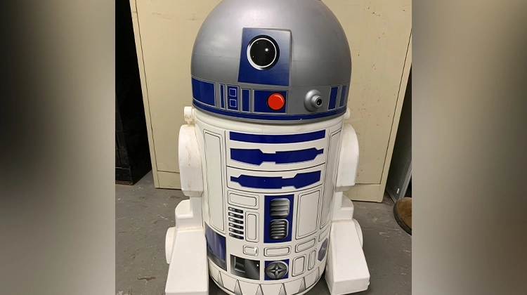 Small cooler shaped like R2D2