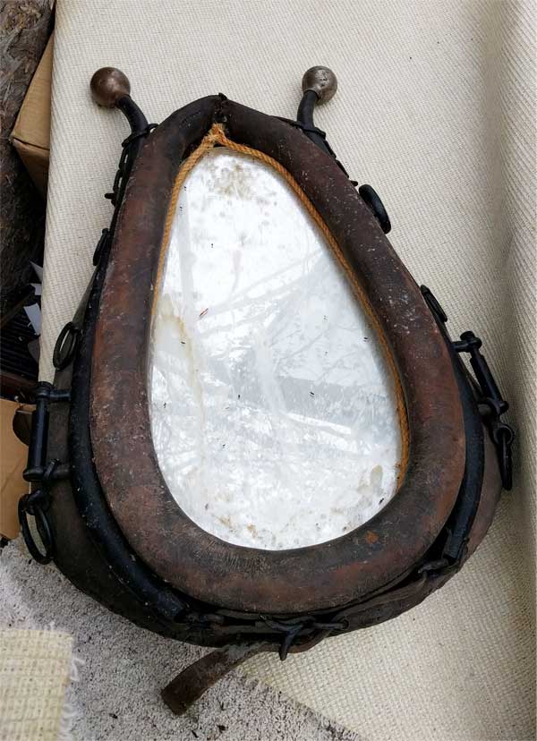 Horse collar mirror